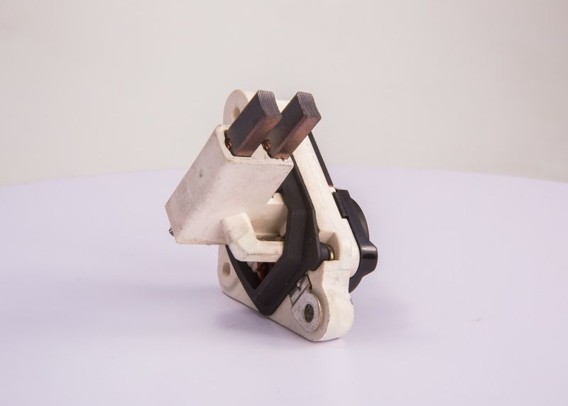 BOSCH 1197311316 Generatoriaus įtampos reguliatorius