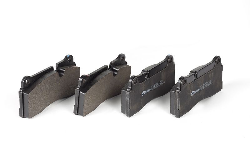 Piduriklotsi komplekt, ketaspidur, BREMBO P 06 111